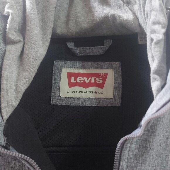 Levi’s Hooded Trucker Jacket Classic Streetwear Meets Utility Style - Picture 3 of 10